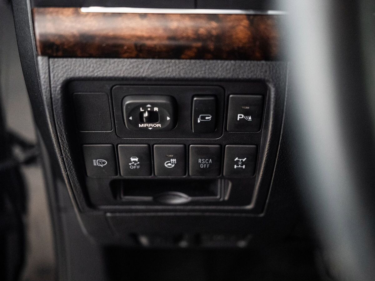 Toyota Land Cruiser 2013 - фото автомобиля