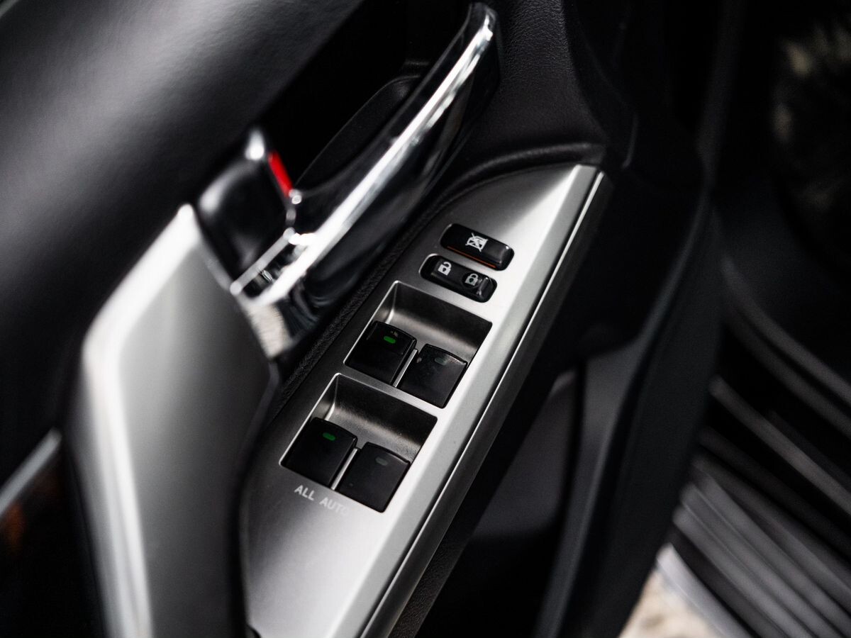 Toyota Land Cruiser 2013 - фото автомобиля