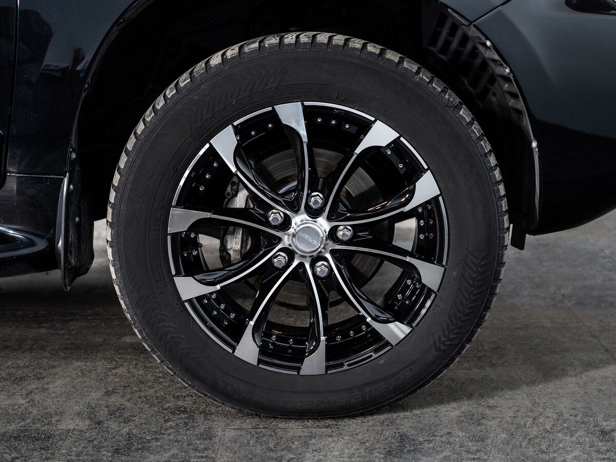 Toyota Land Cruiser 2013 - фото автомобиля