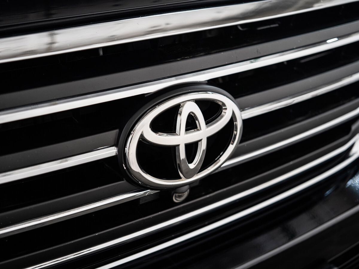 Toyota Land Cruiser 2013 - фото автомобиля