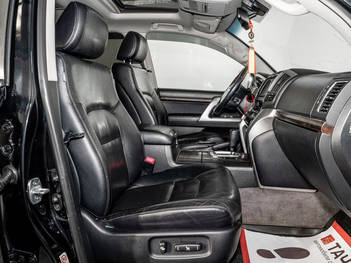 Toyota Land Cruiser 2013 - фото автомобиля