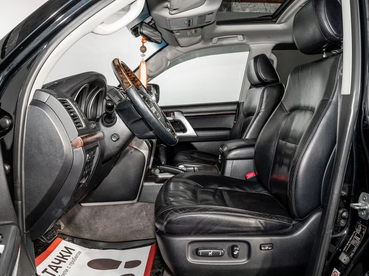 Toyota Land Cruiser 2013 - фото автомобиля