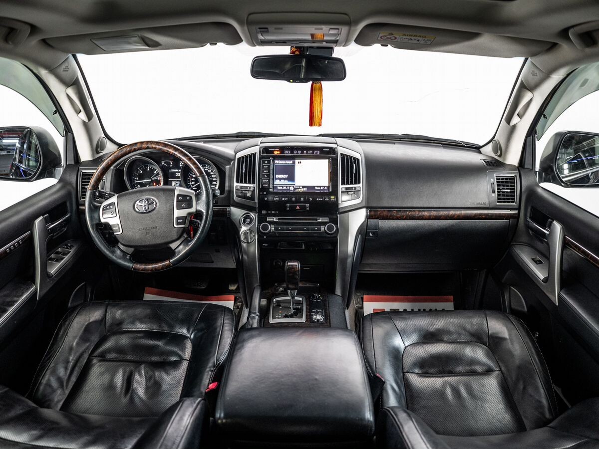 Toyota Land Cruiser 2013 - фото автомобиля