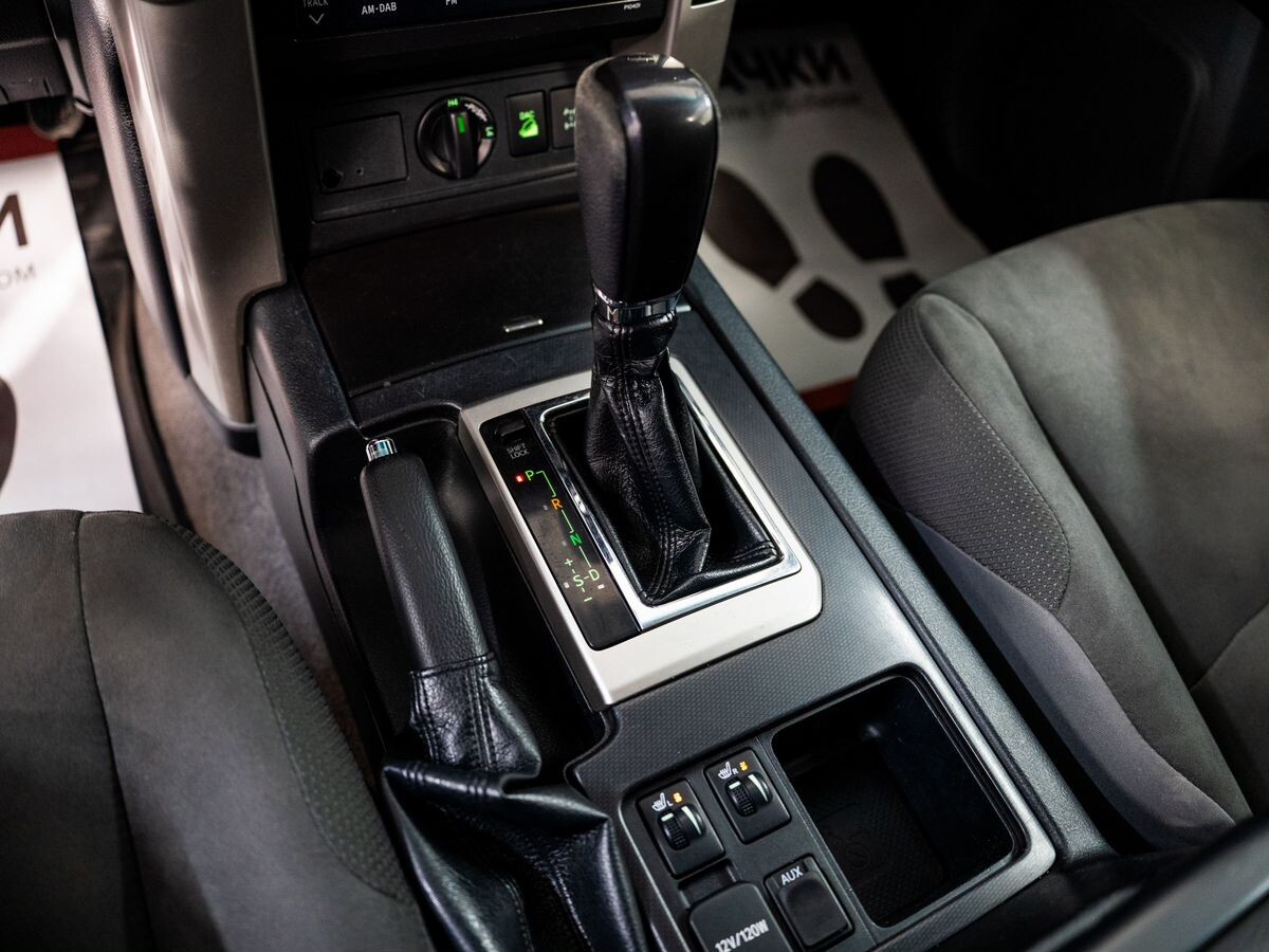 Toyota Land Cruiser Prado 2013 - фото автомобиля