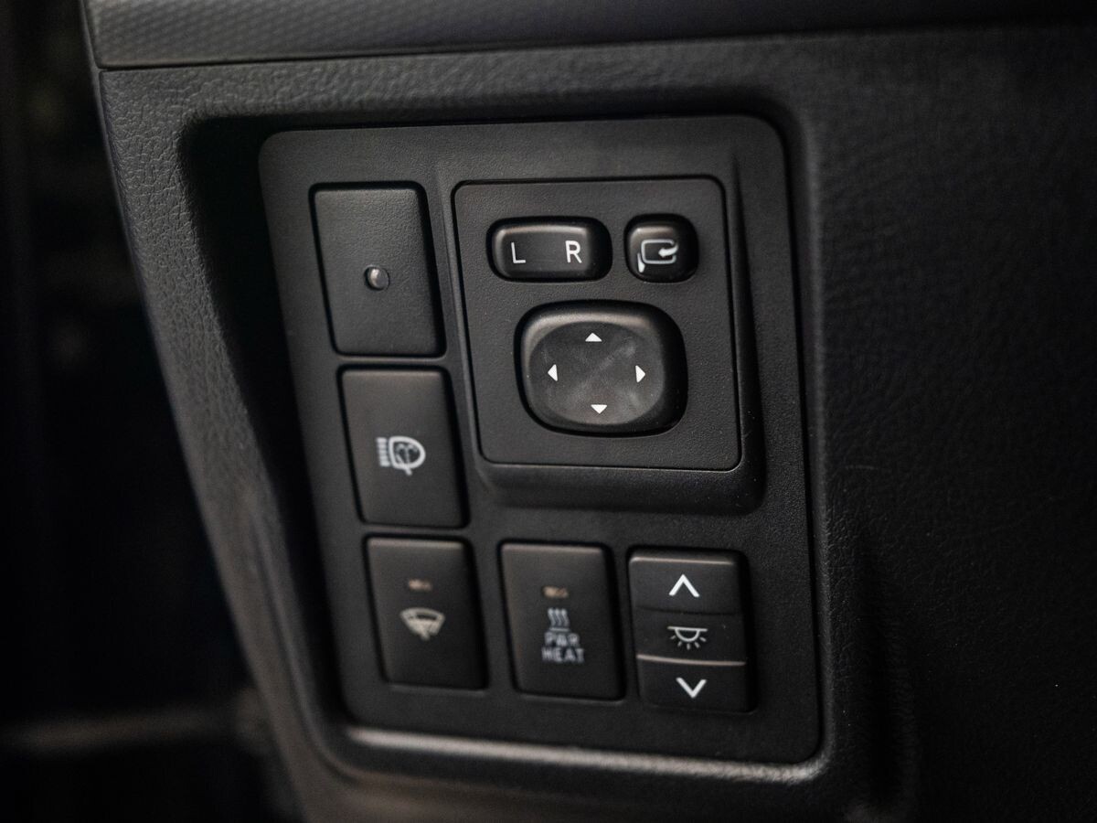 Toyota Land Cruiser Prado 2013 - фото автомобиля