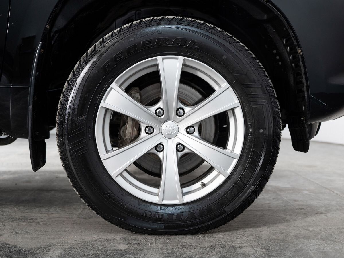 Toyota Land Cruiser Prado 2013 - фото автомобиля