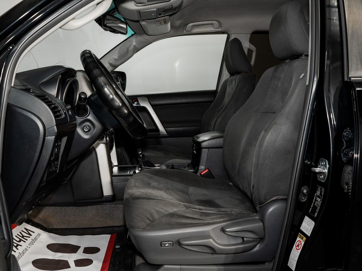 Toyota Land Cruiser Prado 2013 - фото автомобиля