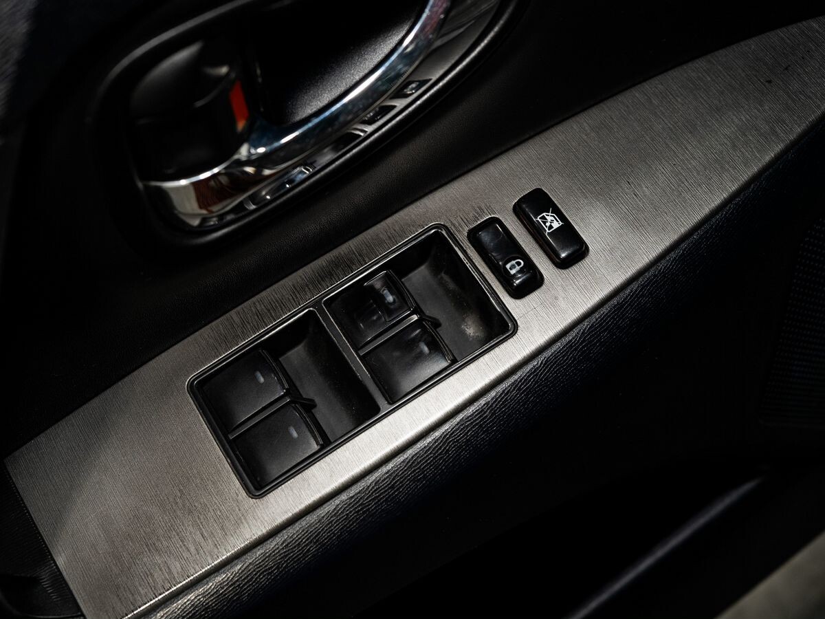 Toyota Avensis 2011 - фото автомобиля