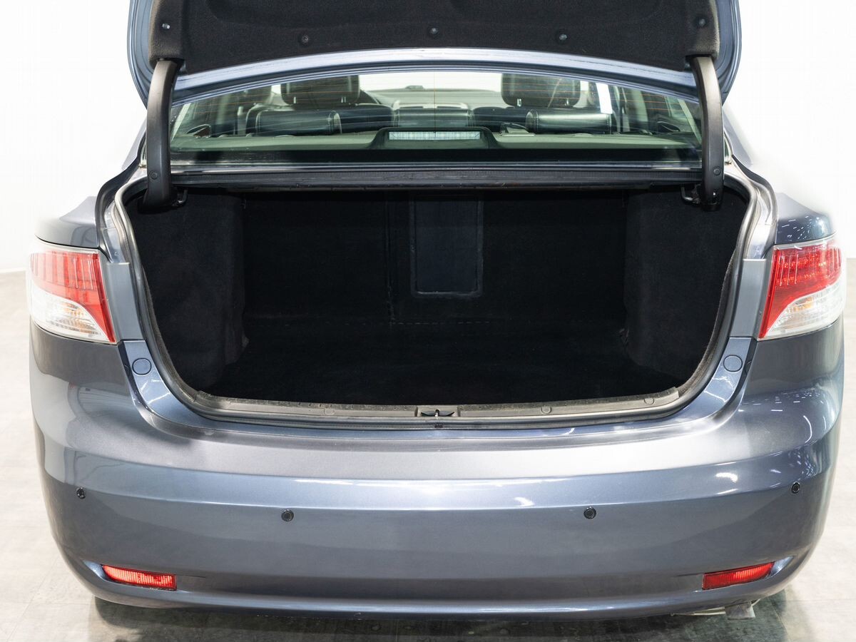 Toyota Avensis 2011 - фото автомобиля