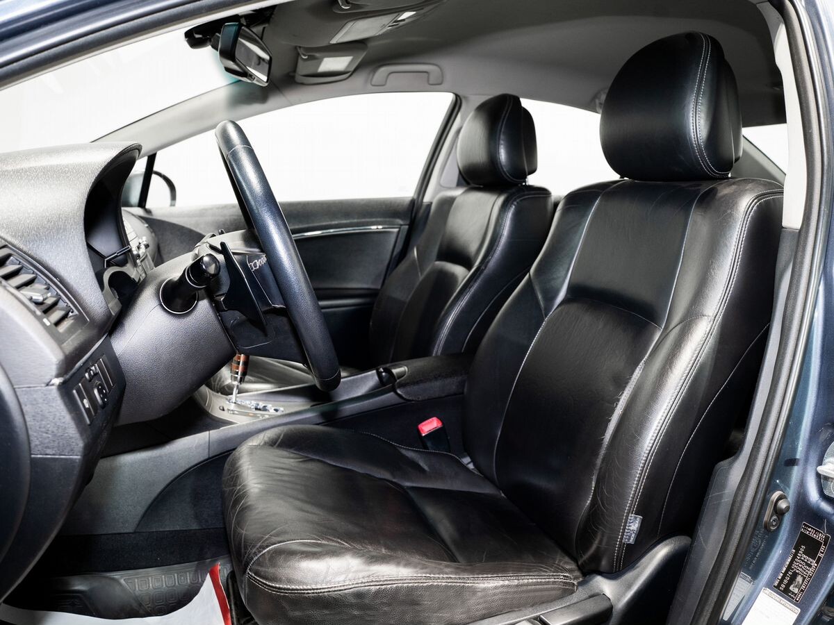 Toyota Avensis 2011 - фото автомобиля