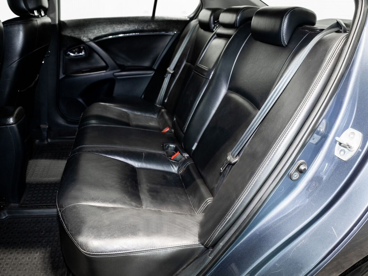 Toyota Avensis 2011 - фото автомобиля