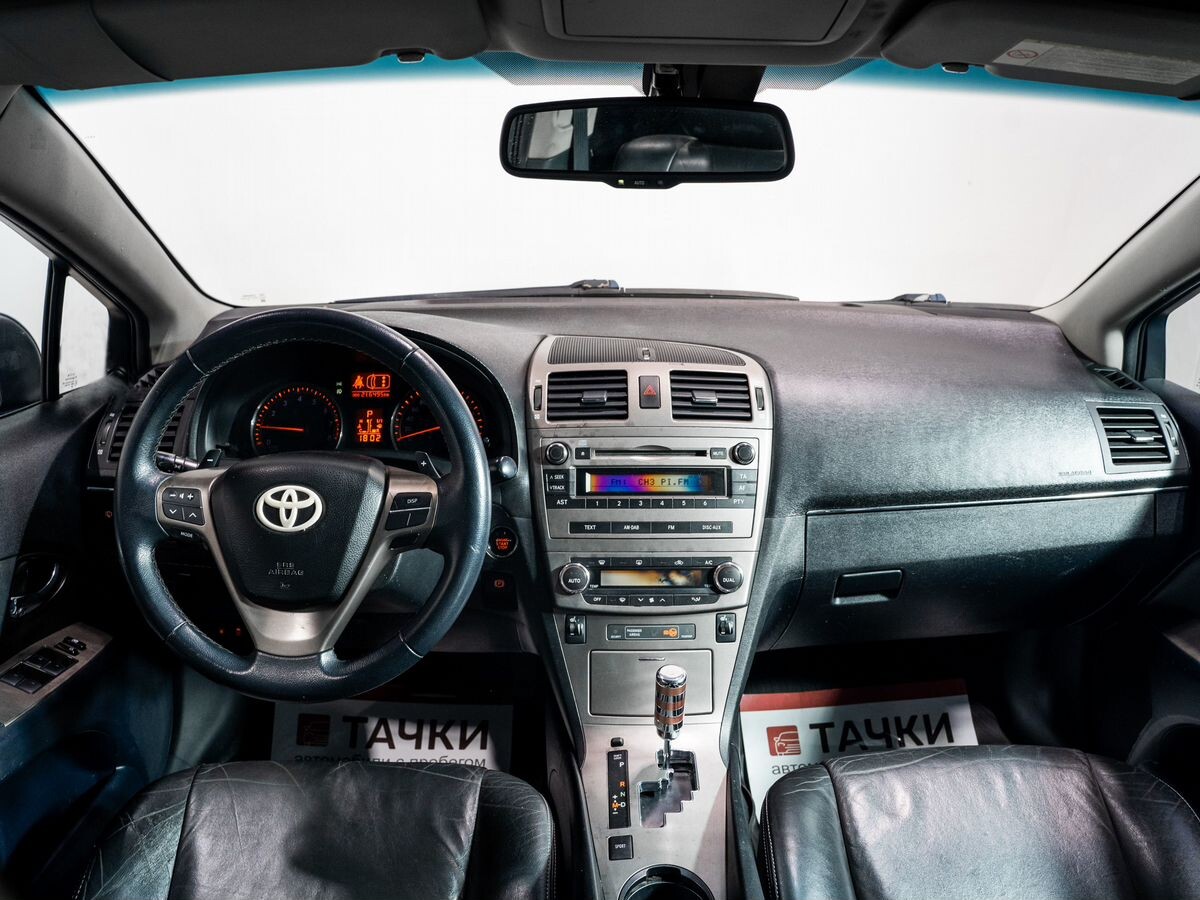 Toyota Avensis 2011 - фото автомобиля