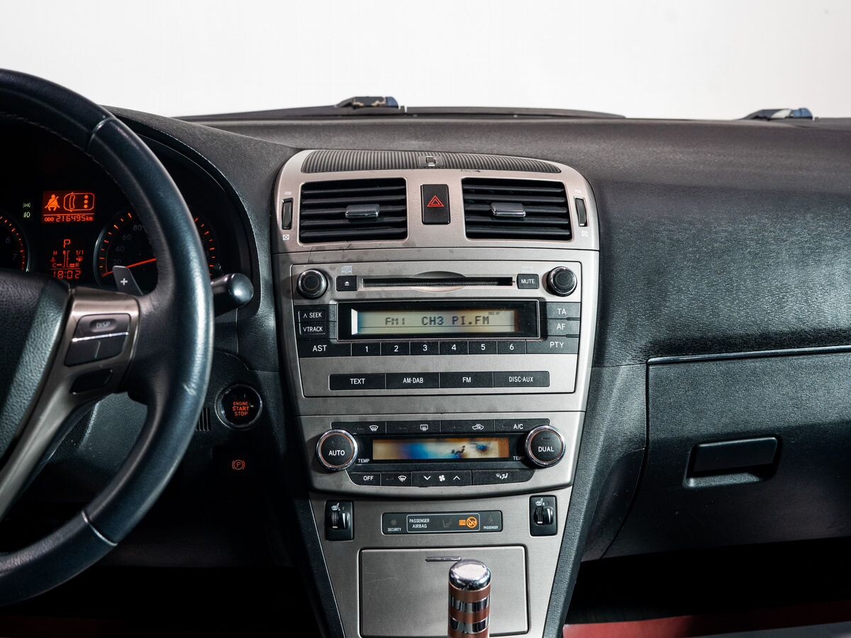 Toyota Avensis 2011 - фото автомобиля