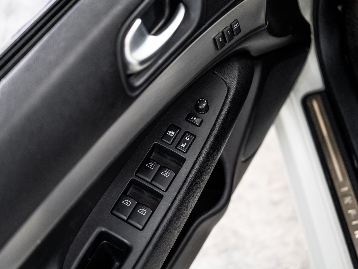 Infiniti G 2010 - фото автомобиля