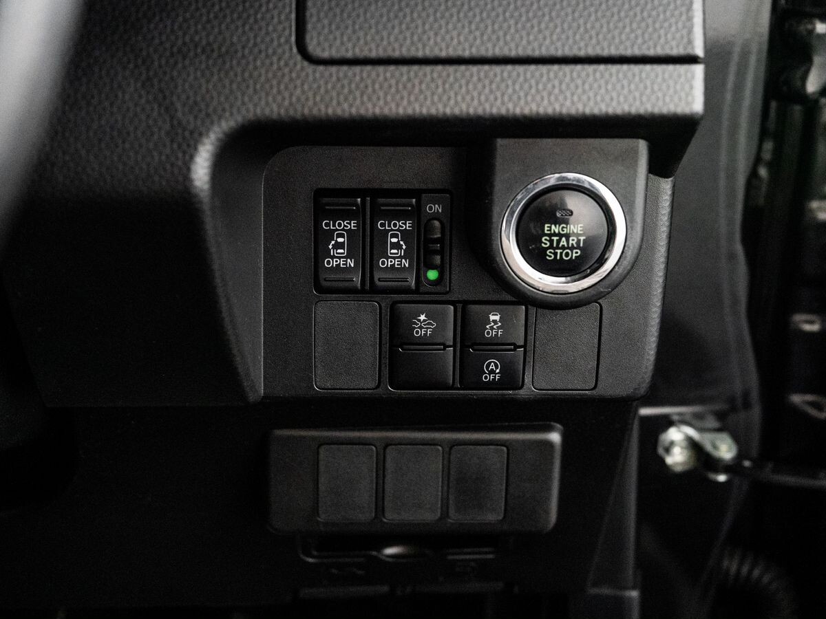 Toyota Tank 2017 - фото автомобиля