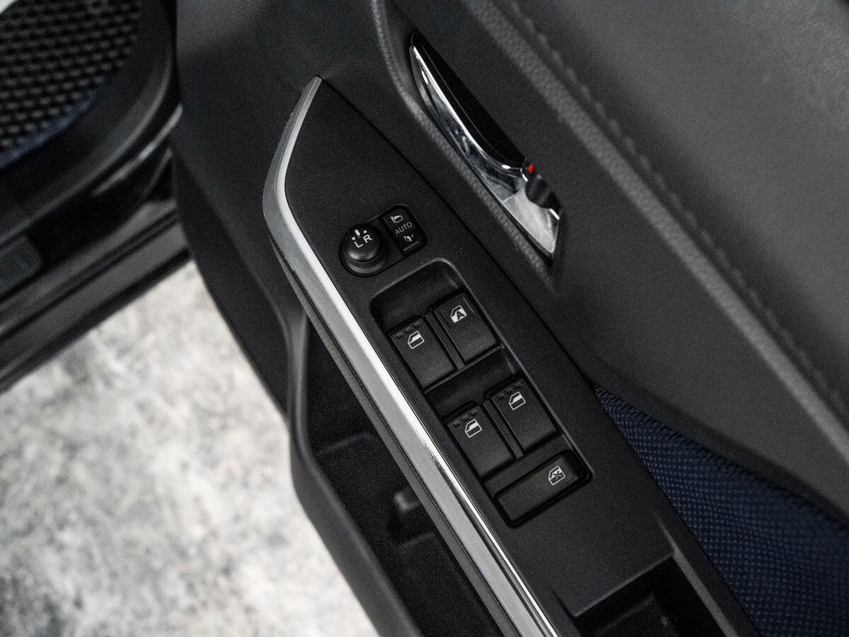 Toyota Tank 2017 - фото автомобиля