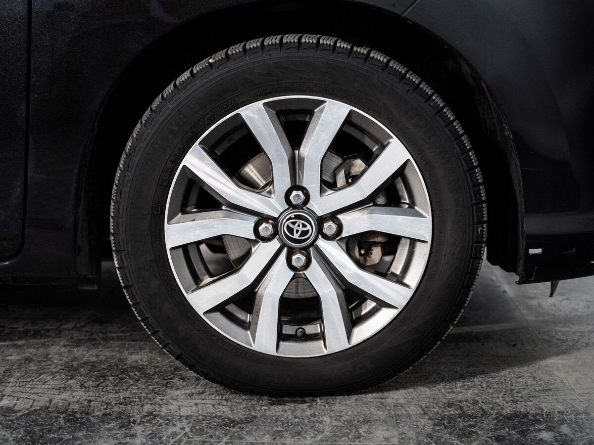 Toyota Tank 2017 - фото автомобиля