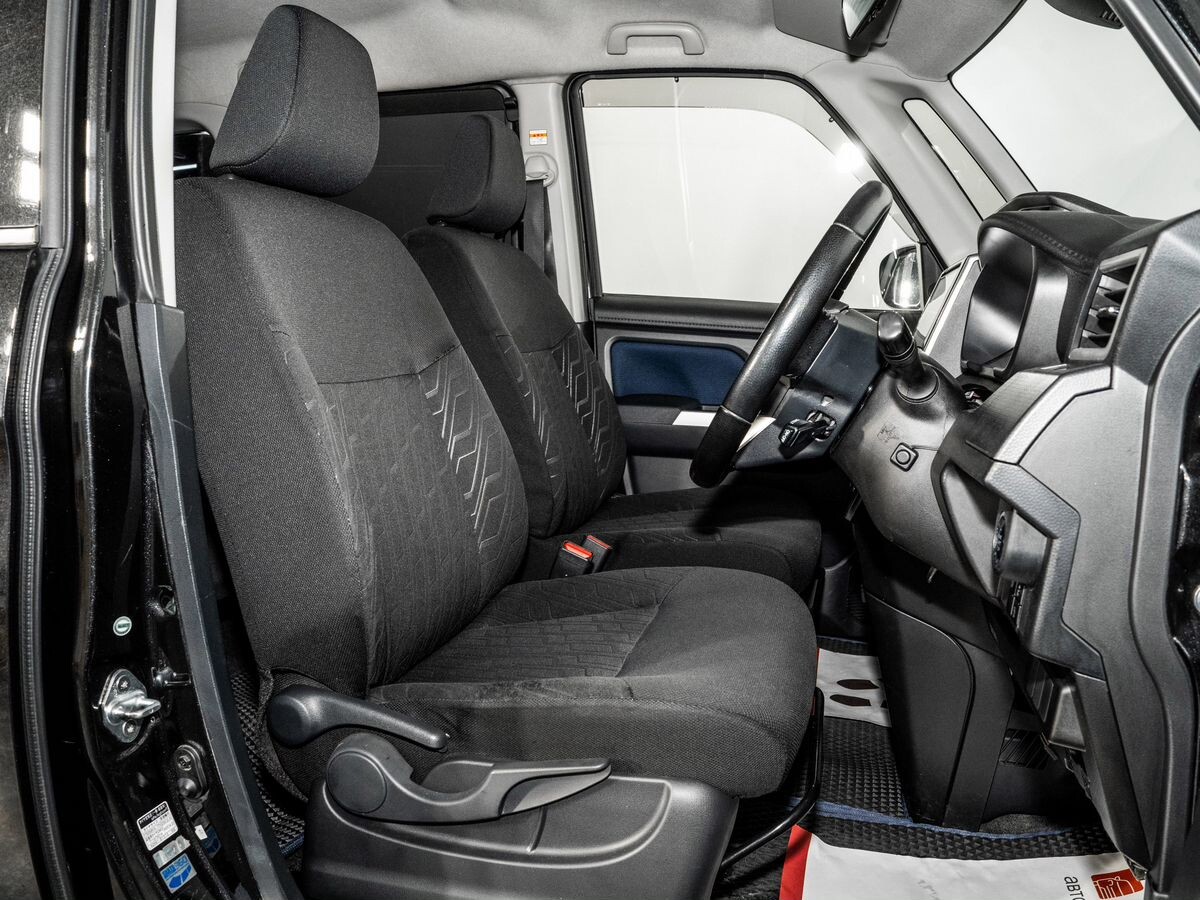 Toyota Tank 2017 - фото автомобиля