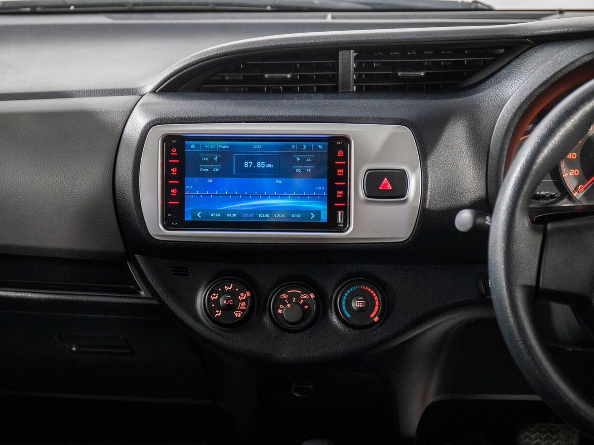 Toyota Vitz 2016 - фото автомобиля