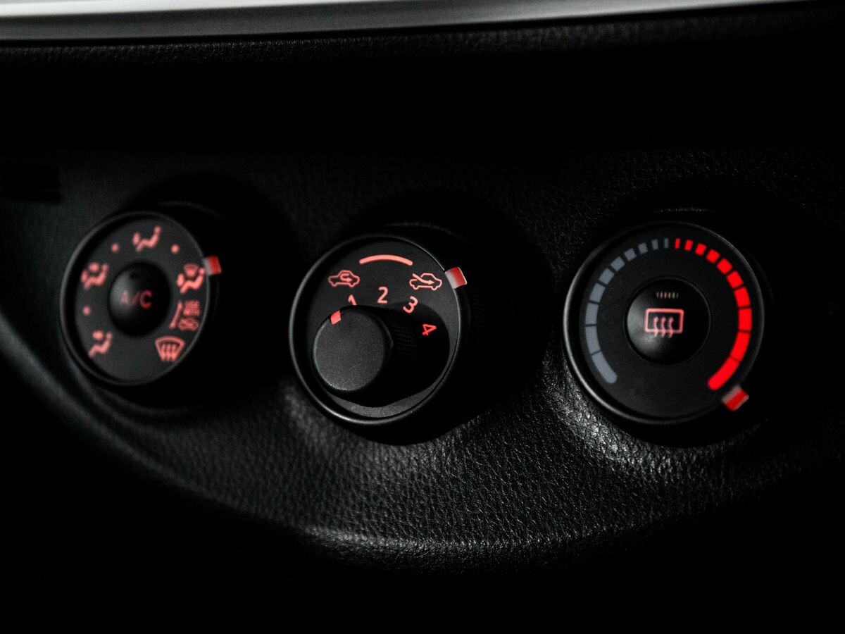 Toyota Vitz 2016 - фото автомобиля