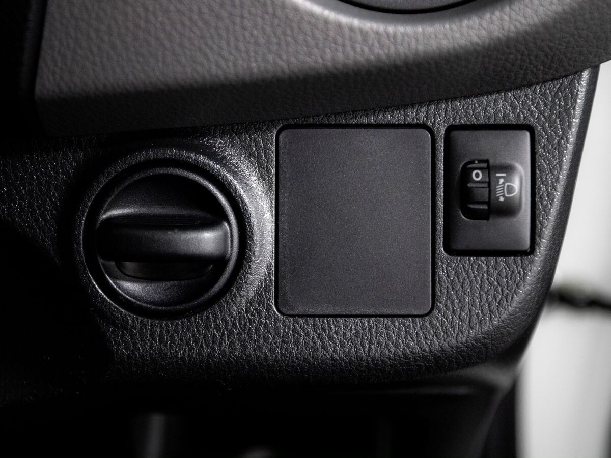 Toyota Vitz 2016 - фото автомобиля