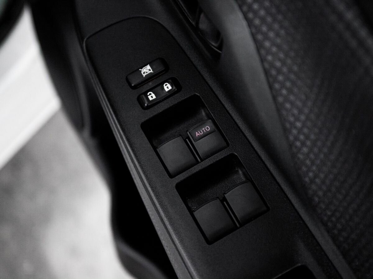 Toyota Vitz 2016 - фото автомобиля