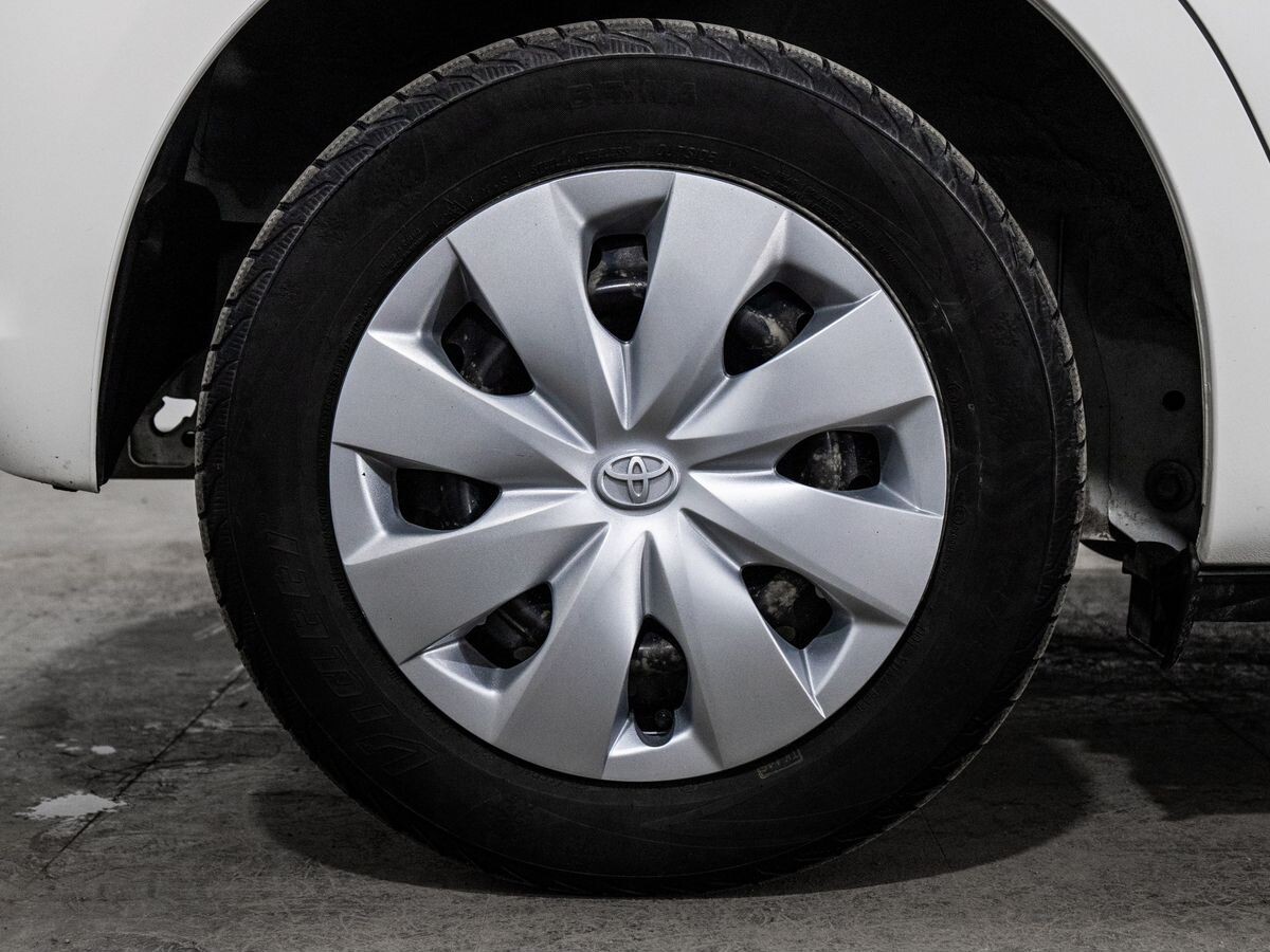 Toyota Vitz 2016 - фото автомобиля