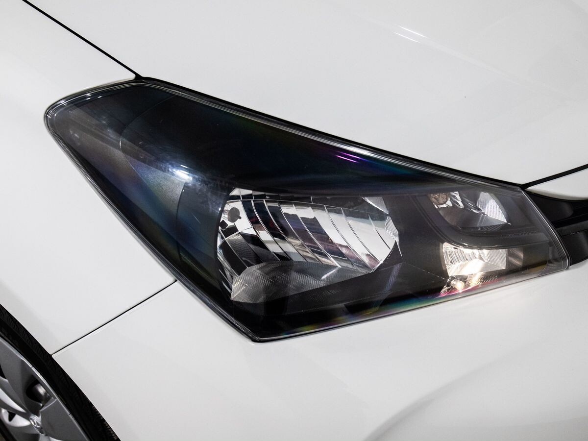 Toyota Vitz 2016 - фото автомобиля