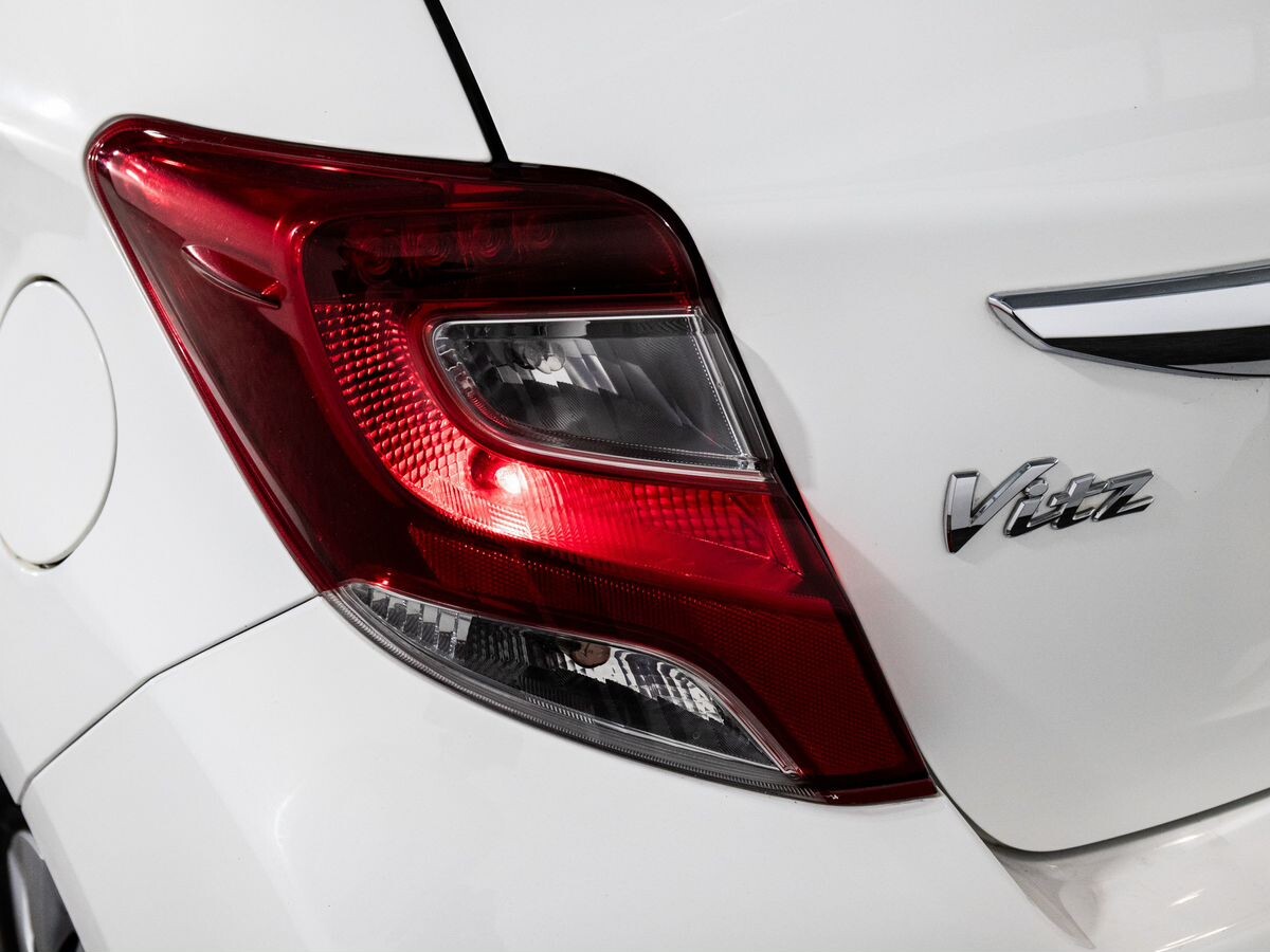 Toyota Vitz 2016 - фото автомобиля