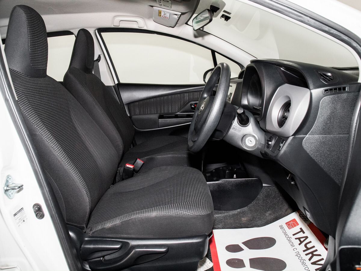 Toyota Vitz 2016 - фото автомобиля