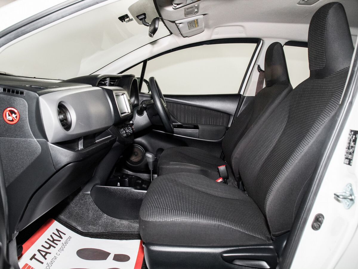 Toyota Vitz 2016 - фото автомобиля