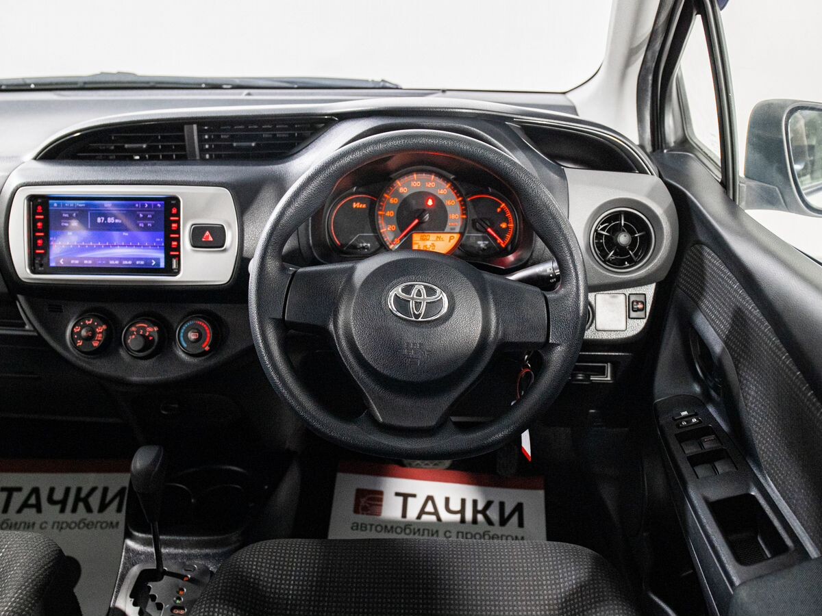 Toyota Vitz 2016 - фото автомобиля