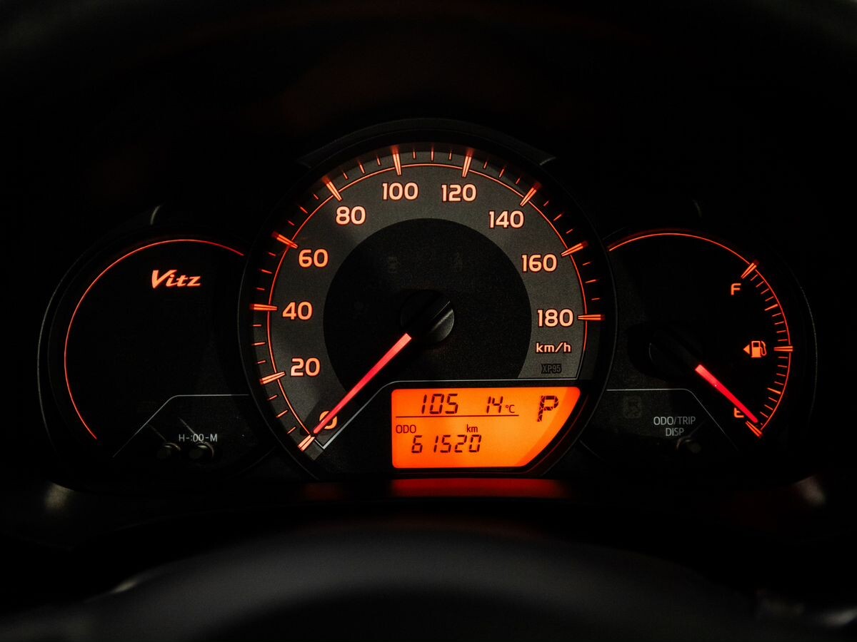 Toyota Vitz 2016 - фото автомобиля