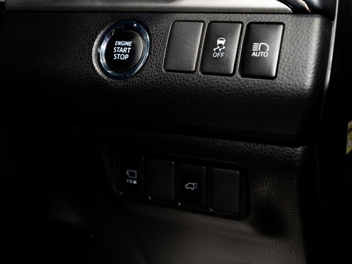 Toyota Harrier 2017 - фото автомобиля