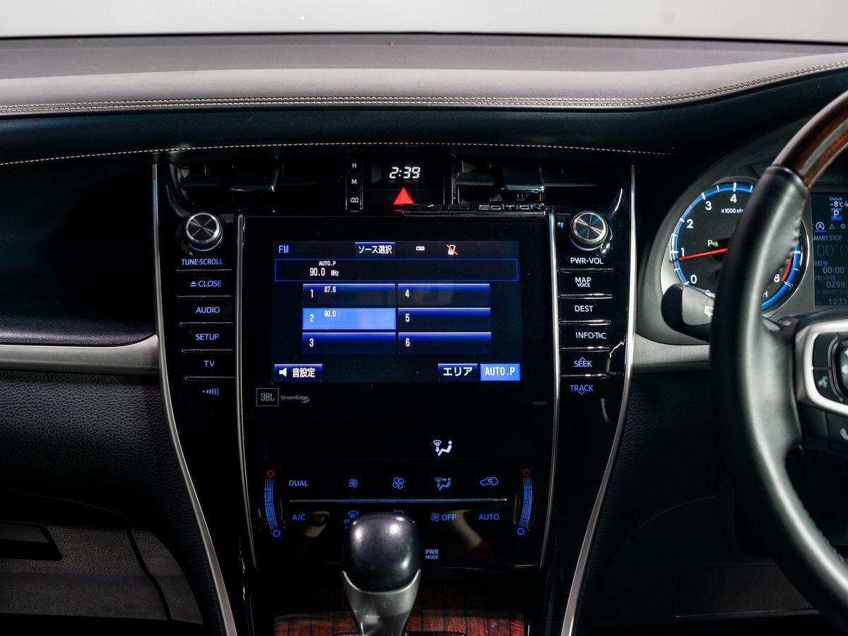 Toyota Harrier 2017 - фото автомобиля