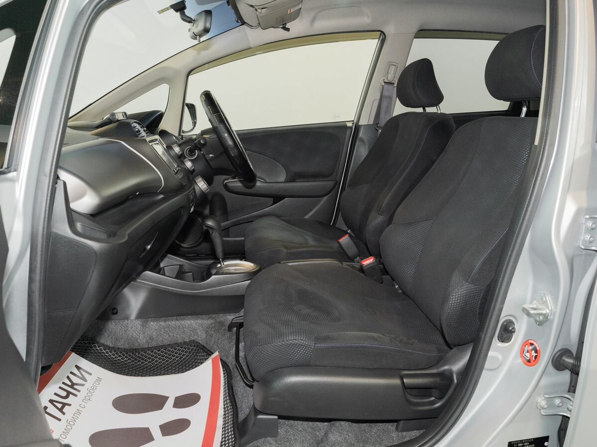 Honda Fit 2011 - фото автомобиля