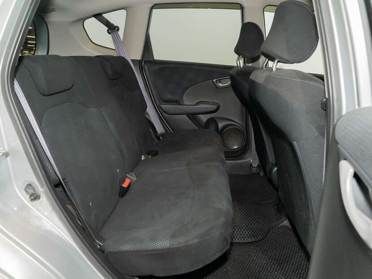 Honda Fit 2011 - фото автомобиля