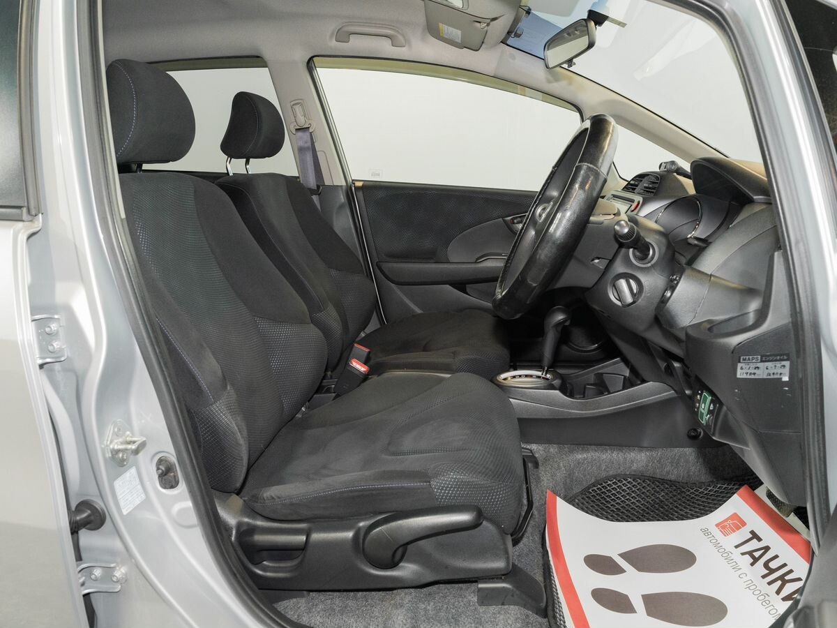 Honda Fit 2011 - фото автомобиля