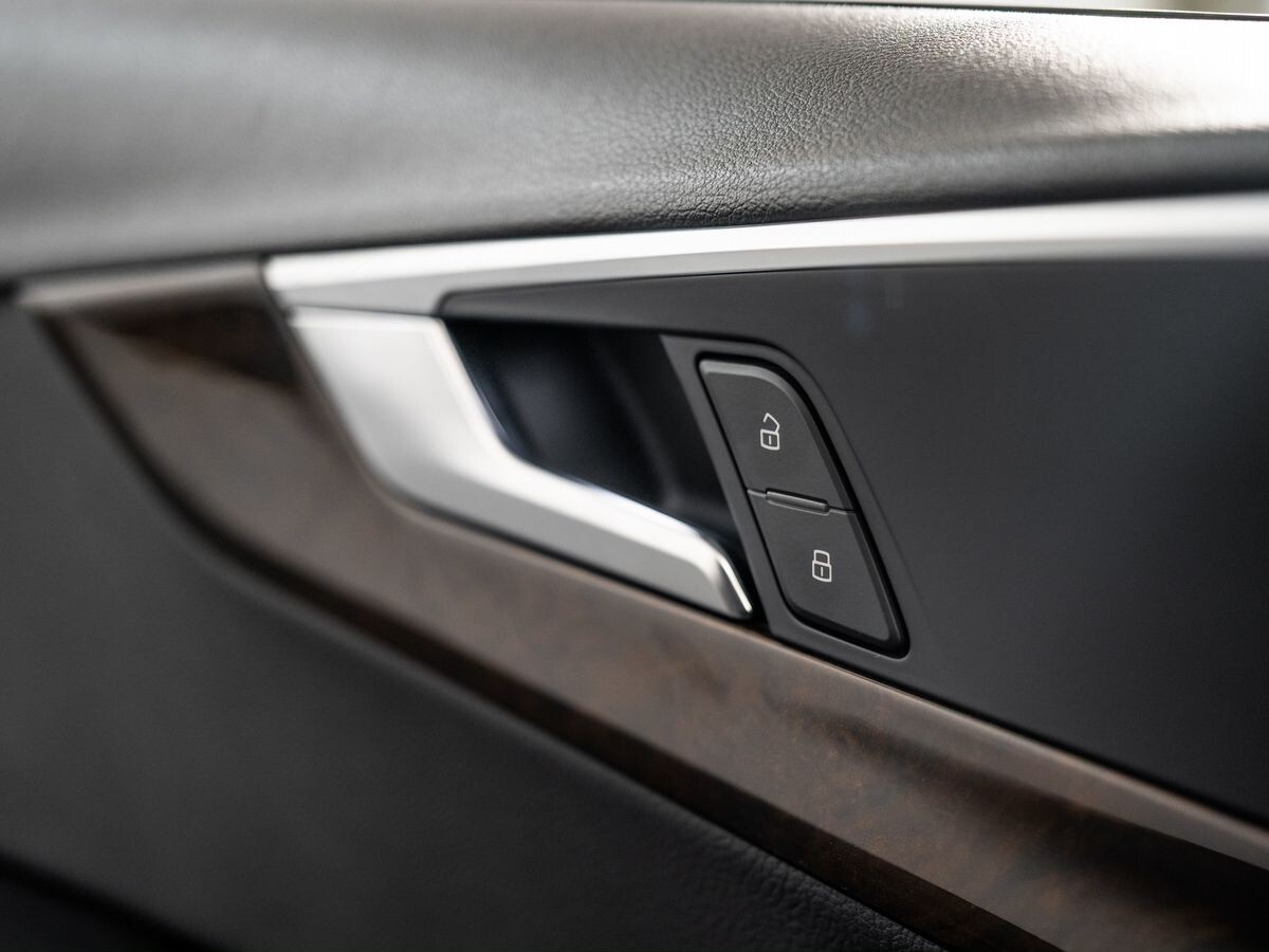 Audi A4 2016 - фото автомобиля