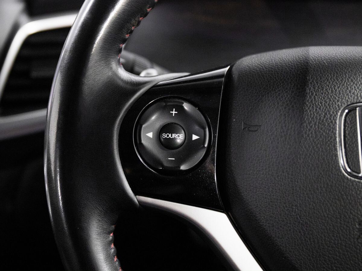 Honda Jade 2016 - фото автомобиля