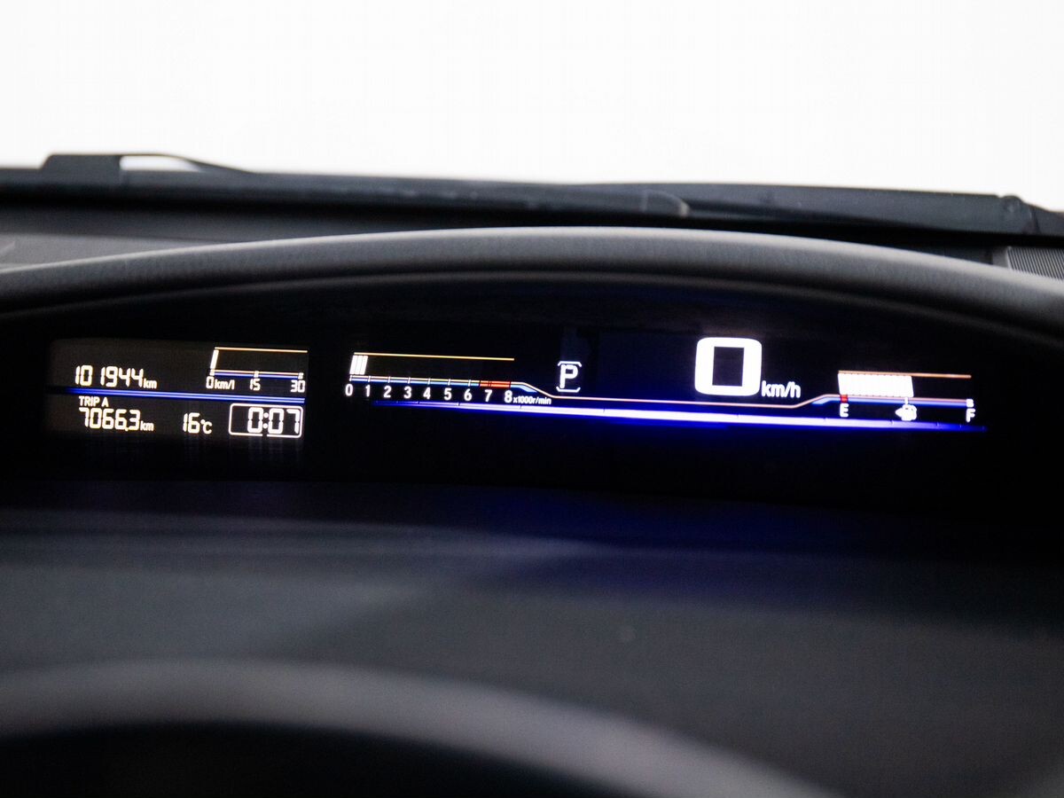 Honda Jade 2016 - фото автомобиля