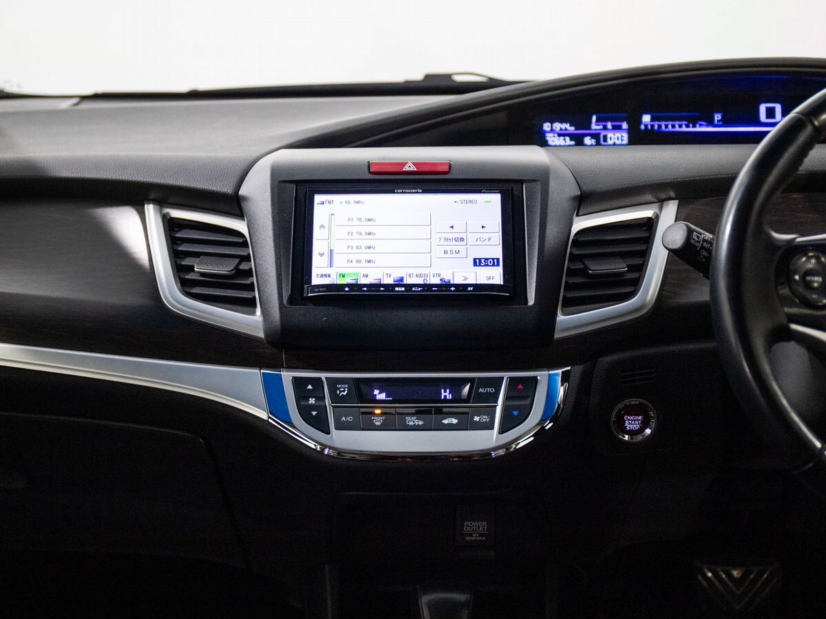 Honda Jade 2016 - фото автомобиля