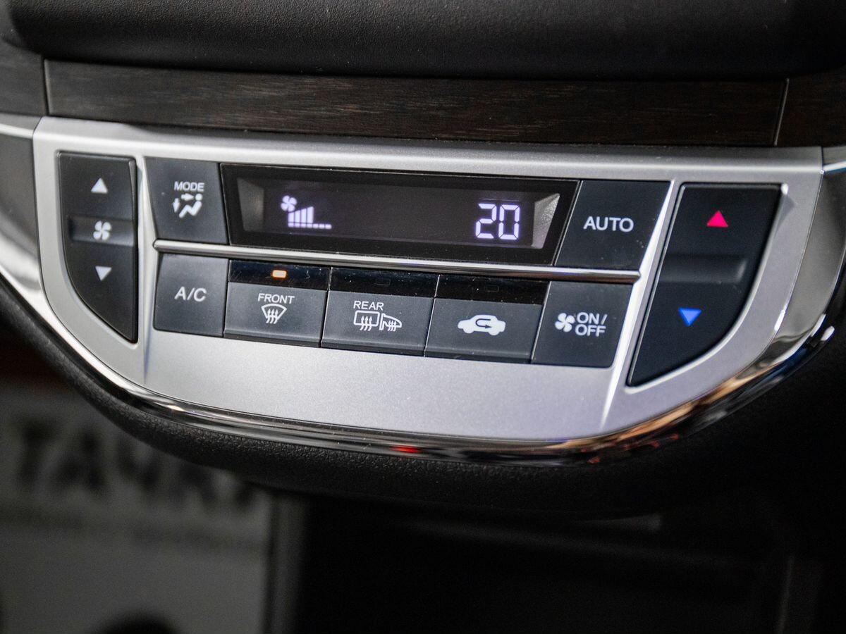 Honda Jade 2016 - фото автомобиля