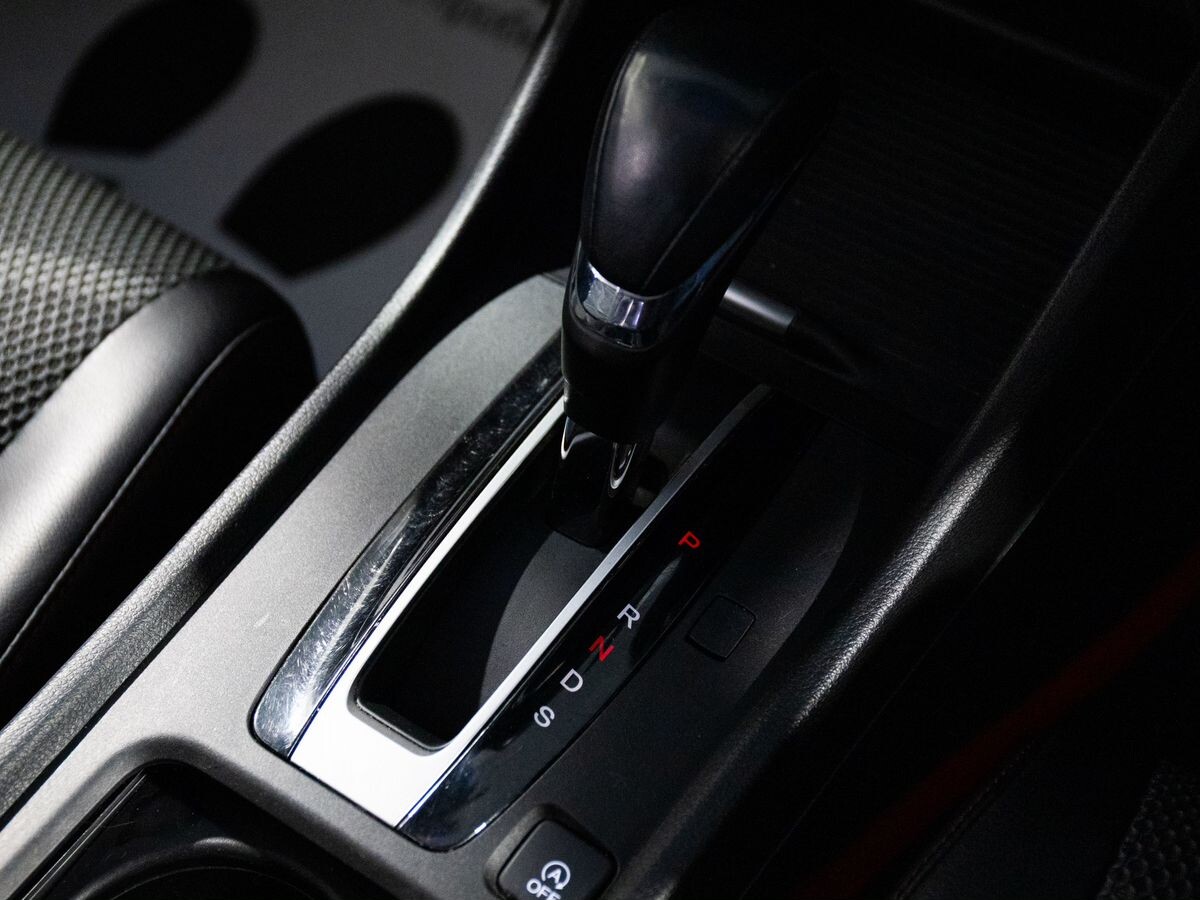 Honda Jade 2016 - фото автомобиля