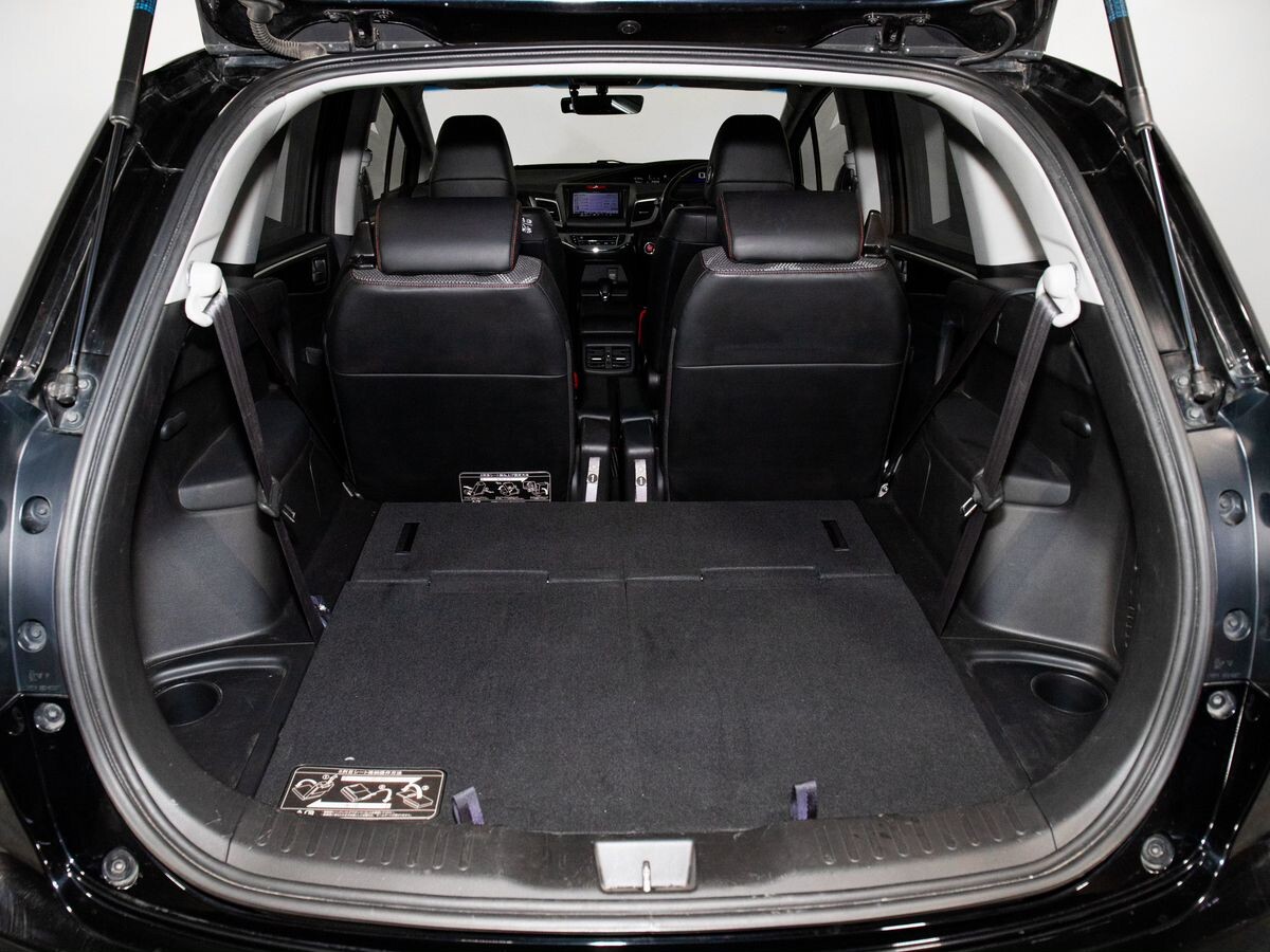 Honda Jade 2016 - фото автомобиля