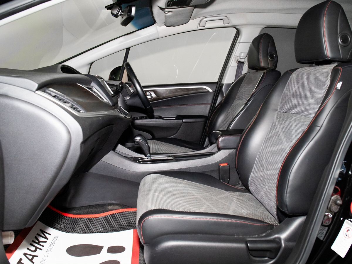 Honda Jade 2016 - фото автомобиля