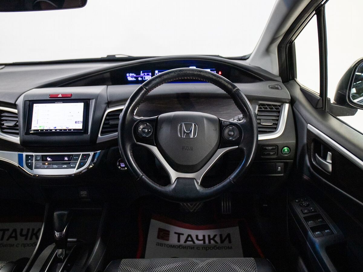 Honda Jade 2016 - фото автомобиля