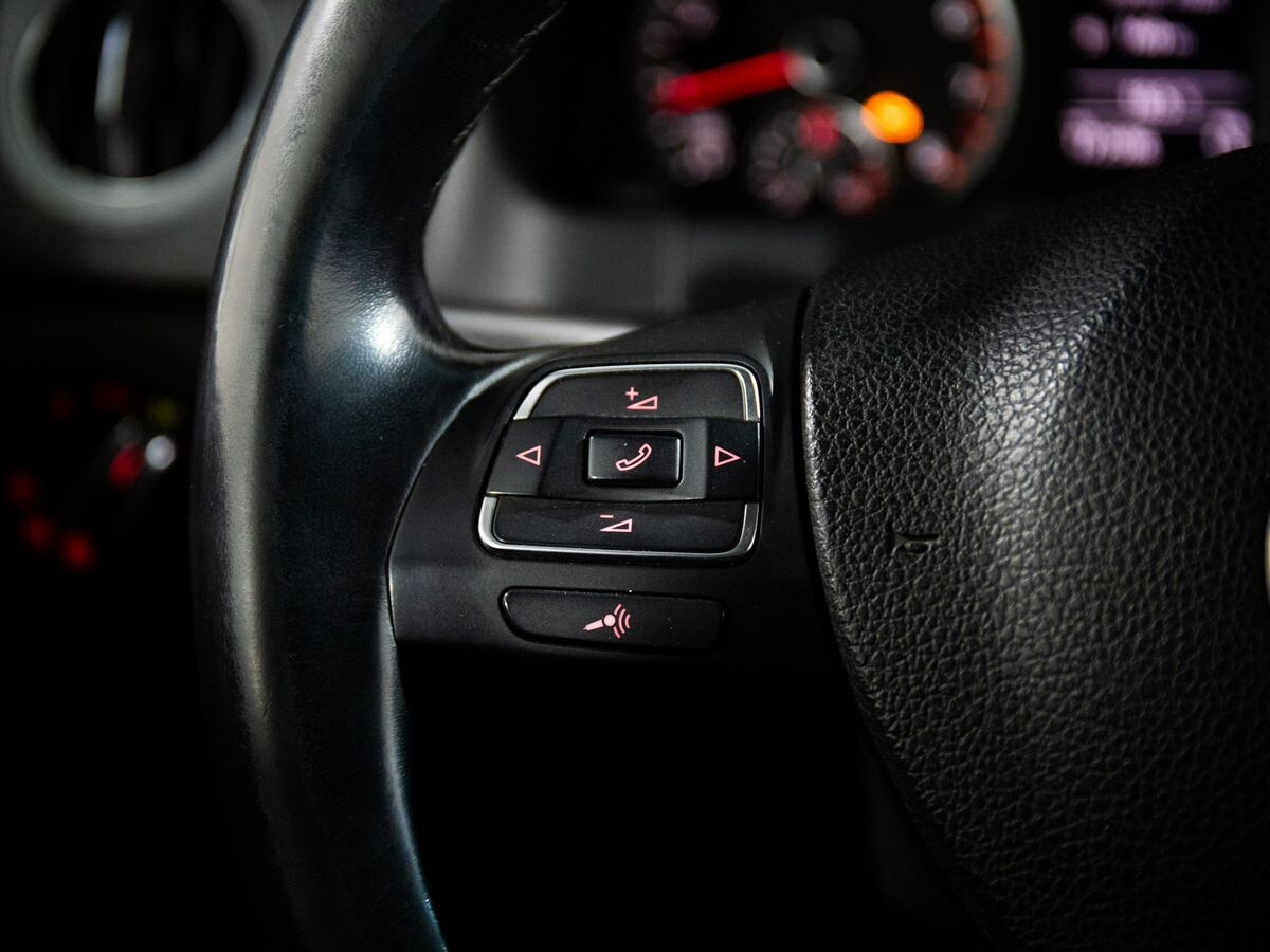 Volkswagen Tiguan 2013 - фото автомобиля