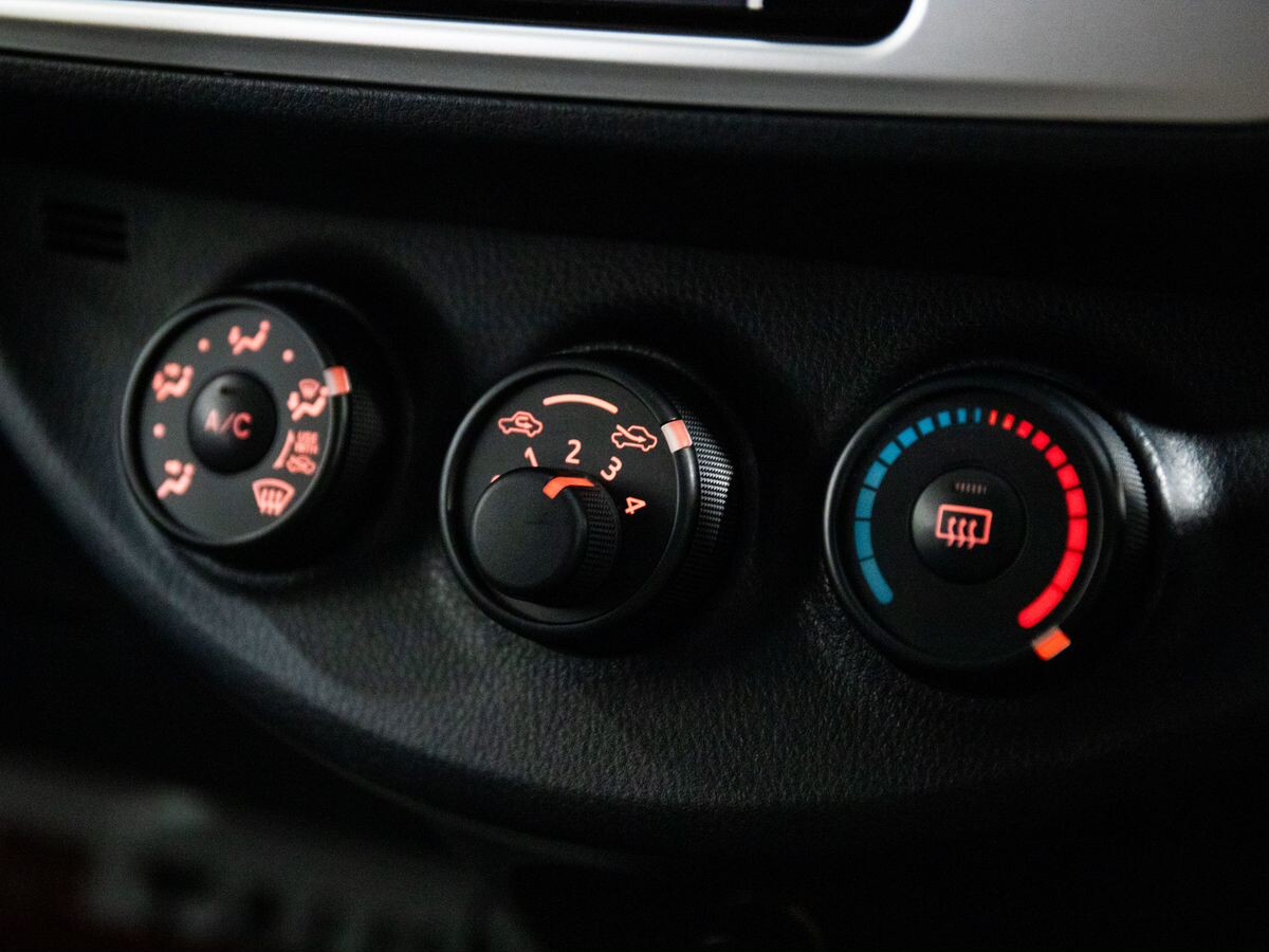 Toyota Vitz 2014 - фото автомобиля