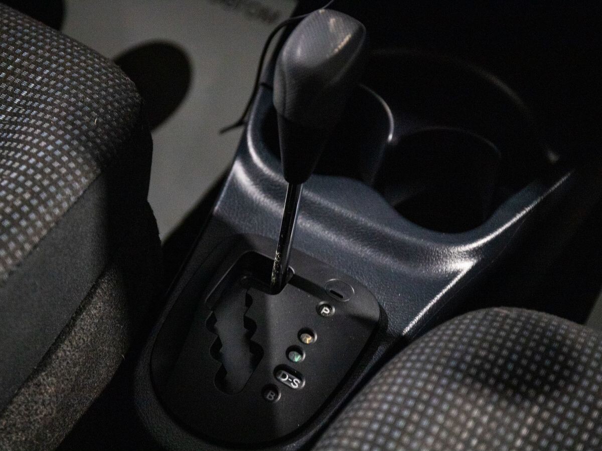 Toyota Vitz 2014 - фото автомобиля